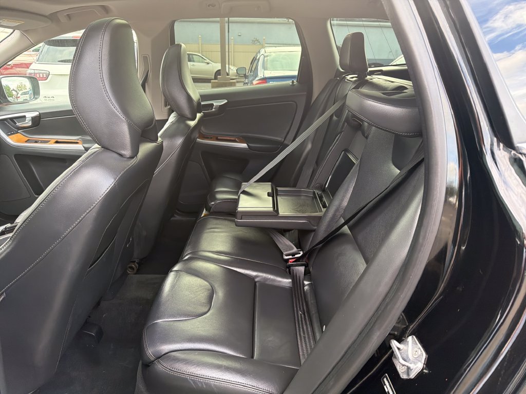 Used 2017 Volvo XC60 T6 Inscription w/ Preferred Option Package AWD/4WD image 15
