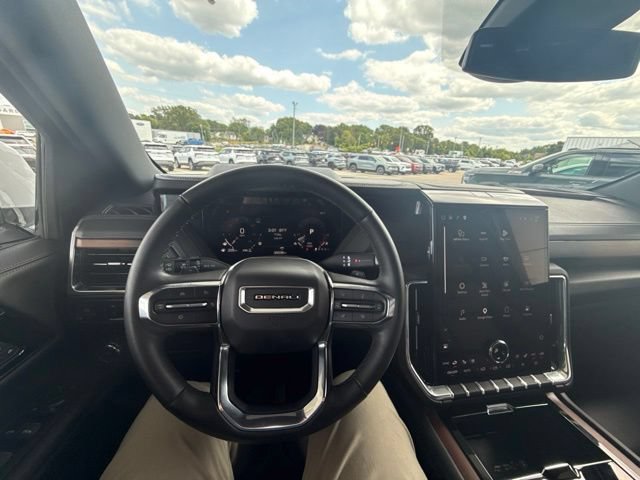Used 2025 GMC Yukon Denali AWD/4WD image 17