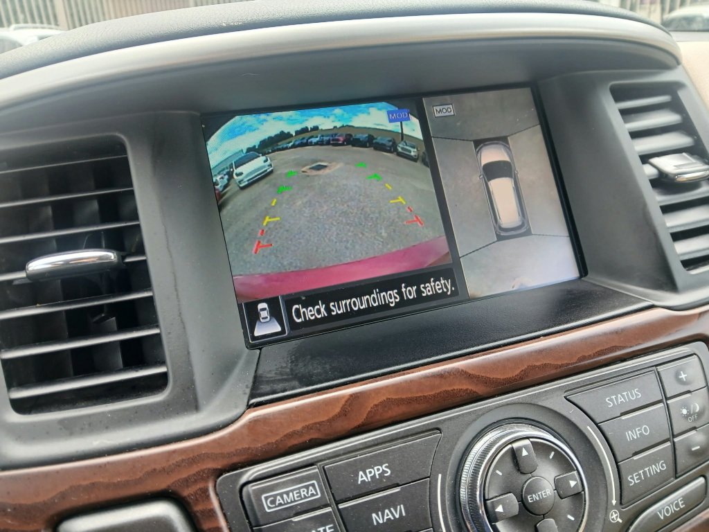 Used 2017 Nissan Pathfinder Platinum w/ Family Entertainment Package FWD image 14