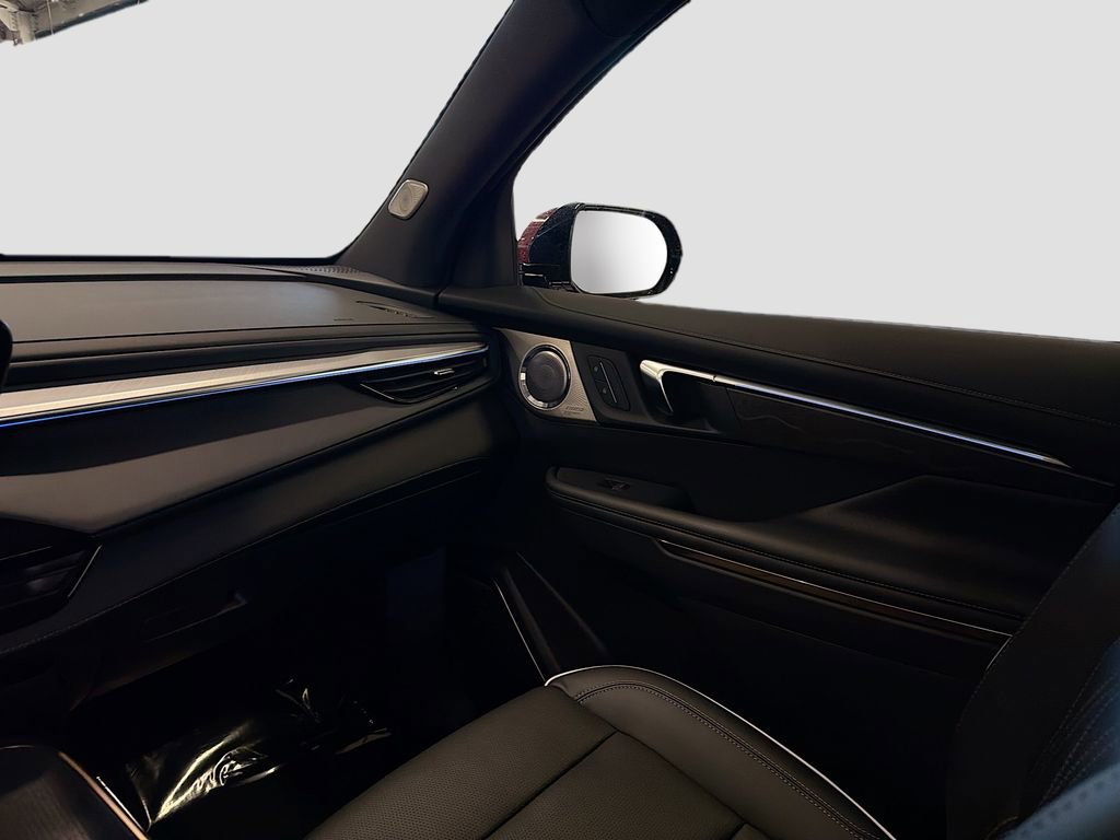 Used 2025 Buick Enclave Avenir image 26