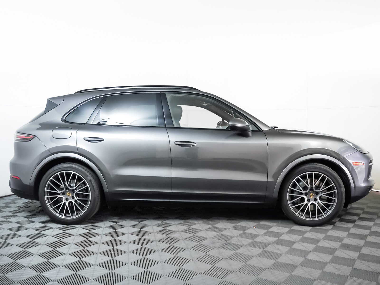 Used 2023 Porsche Cayenne S w/ Premium Package image 9