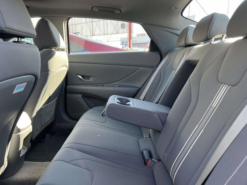 Certified 2024 Hyundai Elantra SEL w/ Convenience Package image 13