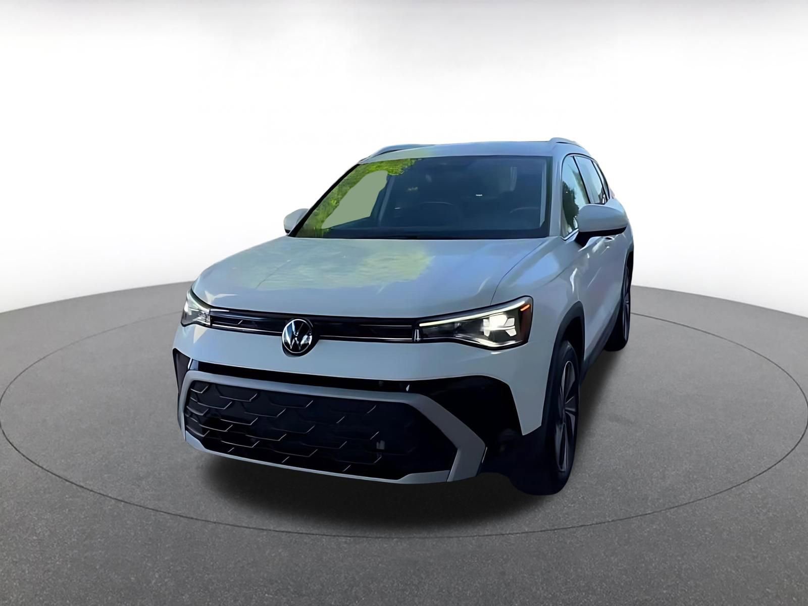 Used 2025 Volkswagen Taos SE image 4