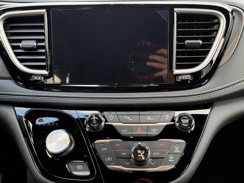 New 2026 Chrysler Pacifica Select w/ S Appearance Package image 9
