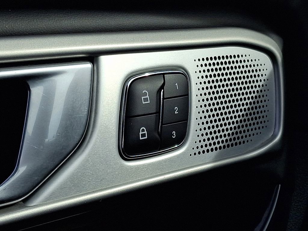 Used 2023 Ford Explorer Platinum w/ Technology Package image 27
