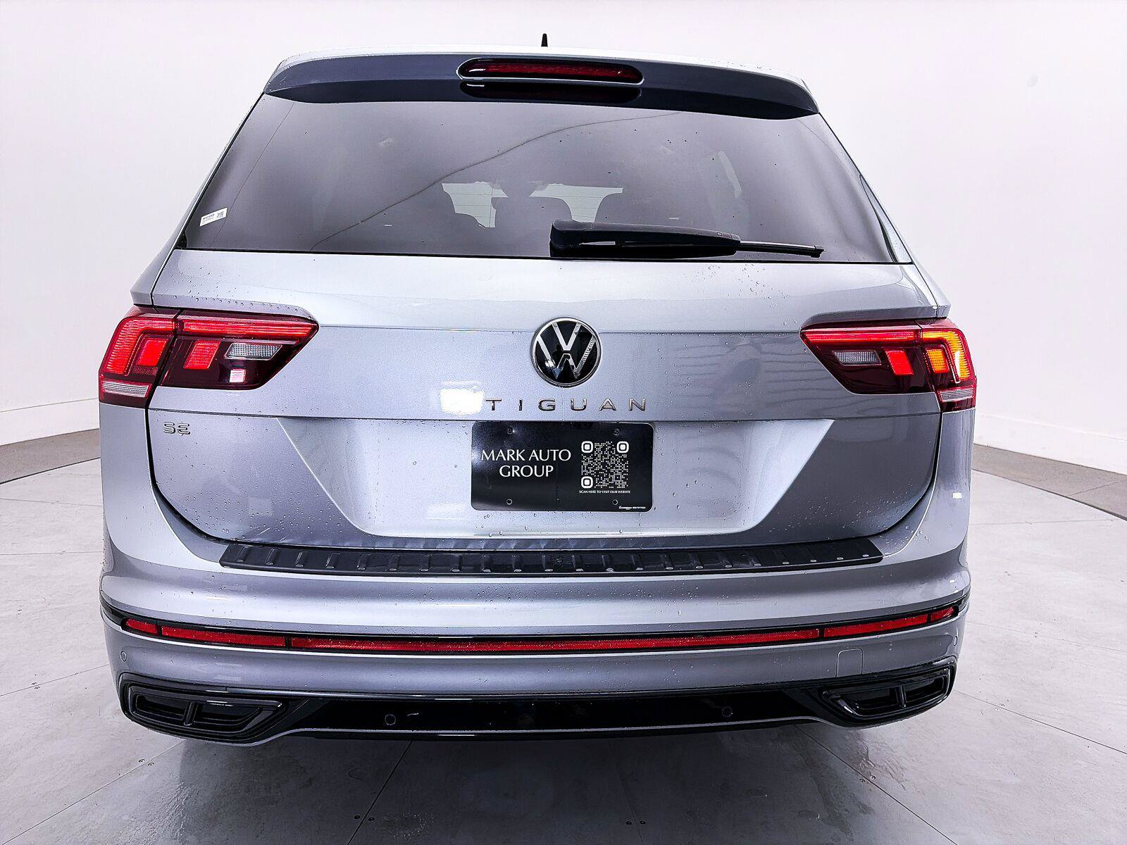 Used 2023 Volkswagen Tiguan SE R-Line FWD image 14