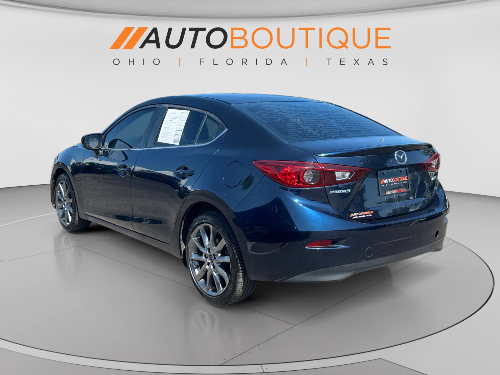 Used 2018 MAZDA MAZDA3 Touring FWD image 3