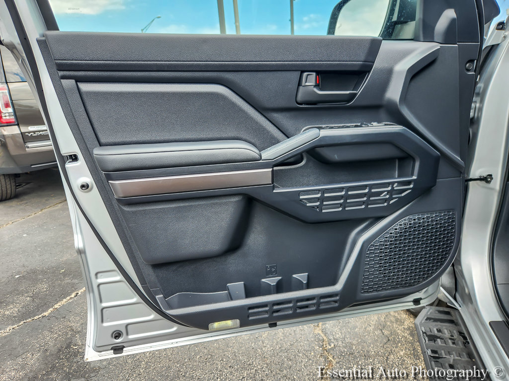 Used 2025 Toyota 4Runner SR5 AWD/4WD image 15