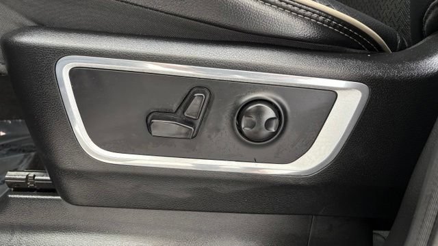 Used 2023 RAM 1500 Laramie AWD/4WD image 12