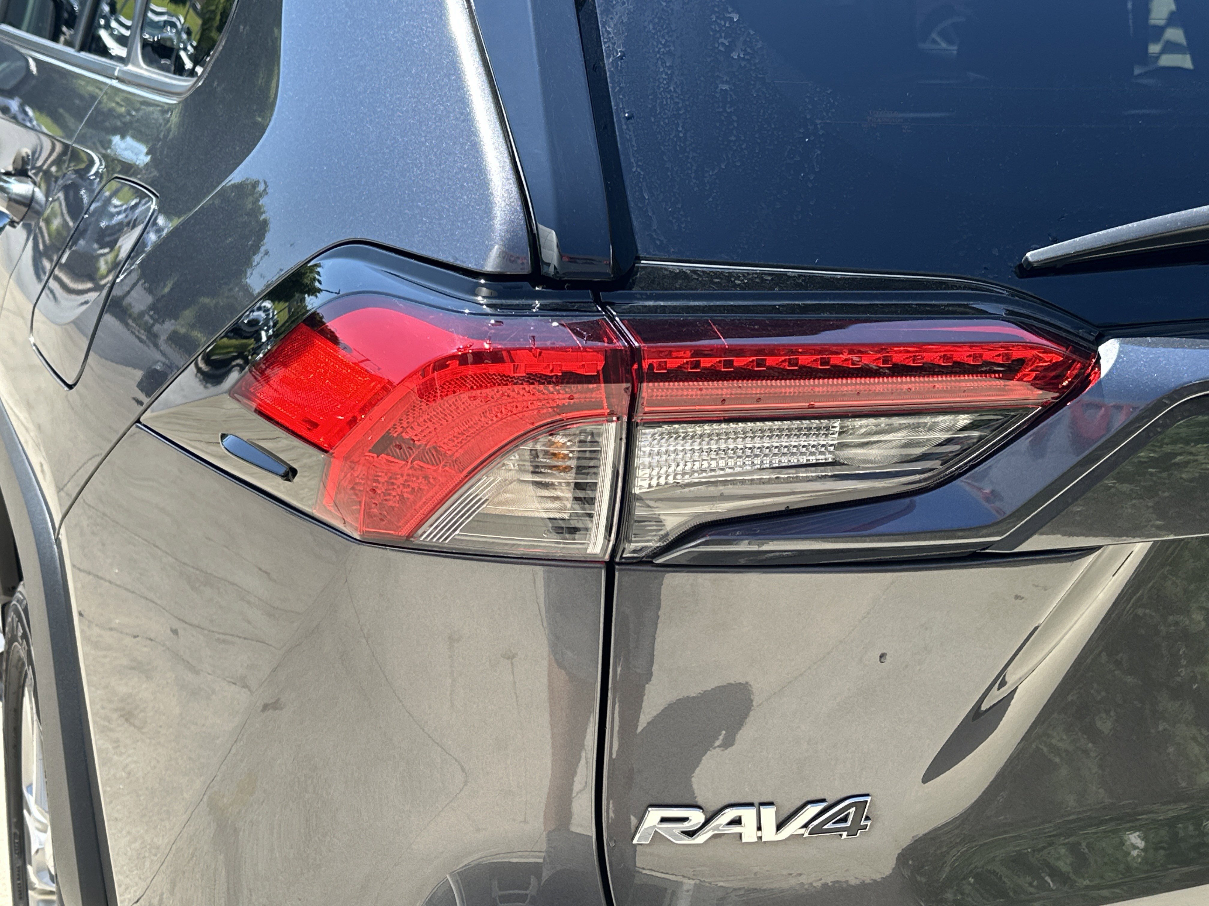 Used 2022 Toyota RAV4 LE AWD/4WD image 12