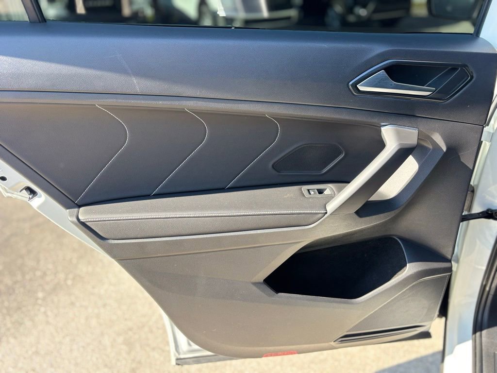 Used 2022 Volkswagen Tiguan SE R-Line image 19