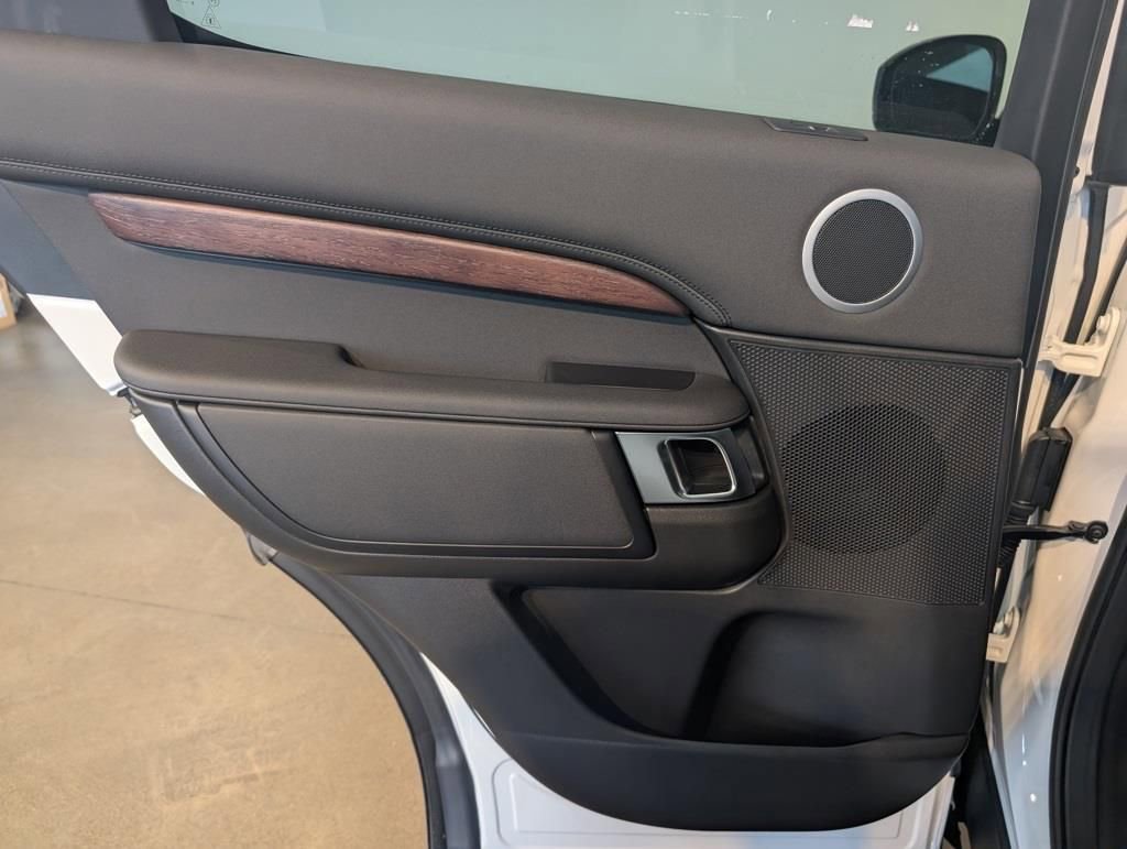 New 2026 Land Rover Discovery S image 23