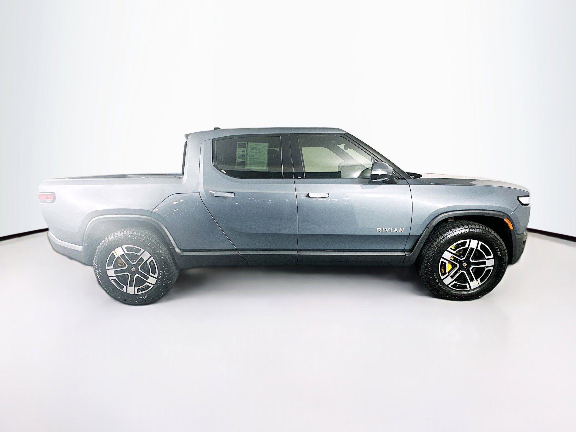 Used 2022 Rivian R1T Adventure image 10