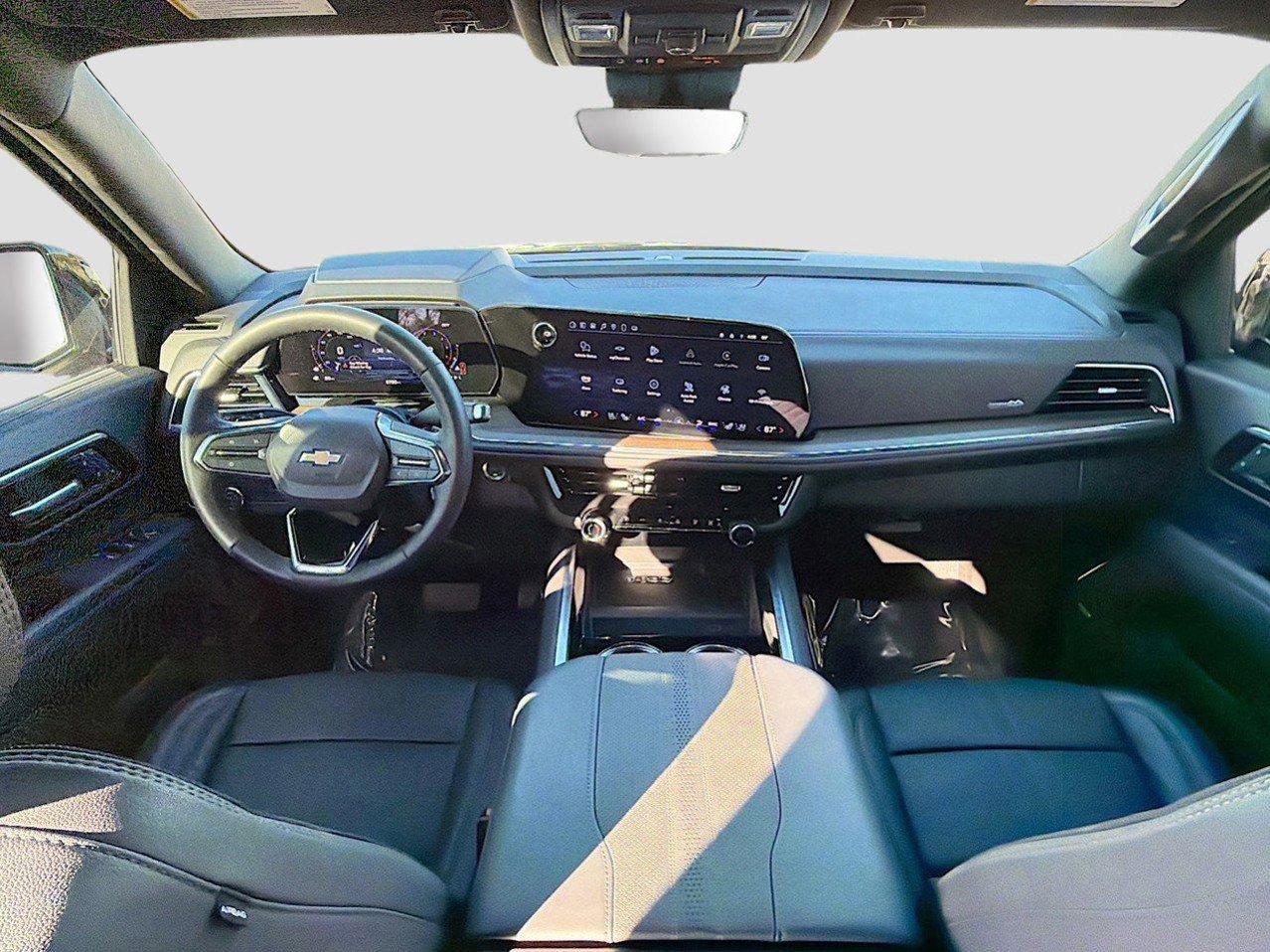 Used 2025 Chevrolet Suburban High Country image 18
