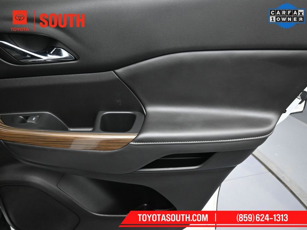 Used 2023 GMC Acadia SLE w/ Driver Convenience Package image 25