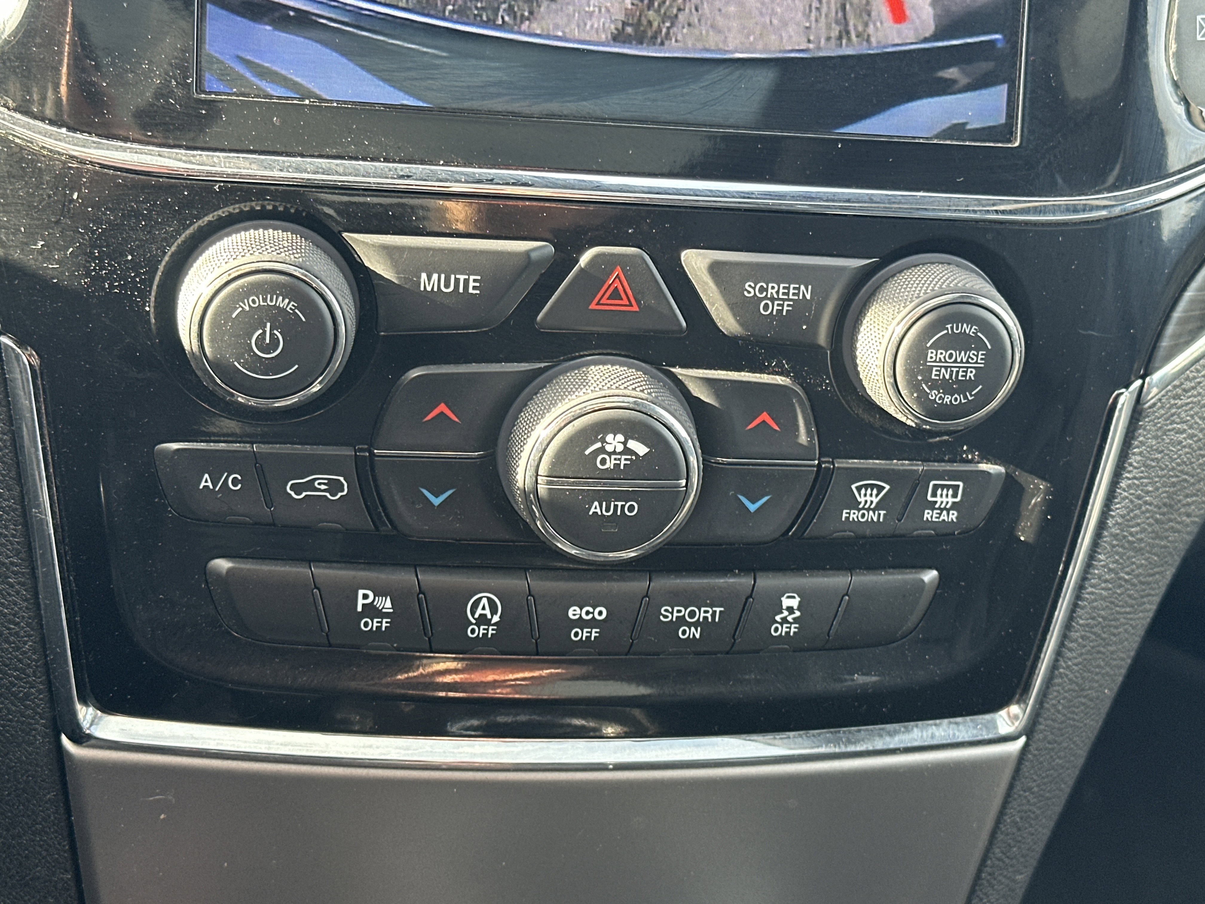 Used 2020 Jeep Grand Cherokee Limited w/ Luxury Group II image 43