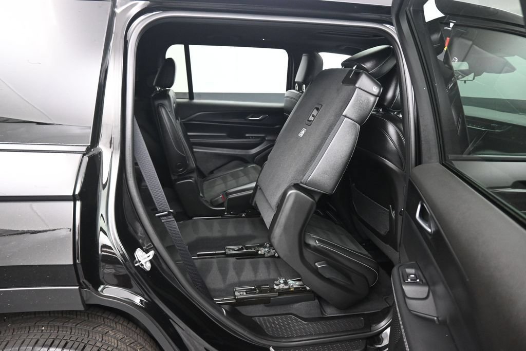 Used 2025 Jeep Grand Cherokee L Altitude AWD/4WD image 48