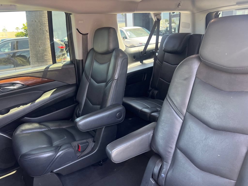 Used 2019 Cadillac Escalade ESV Luxury w/ Escalade Sport Edition AWD/4WD image 41