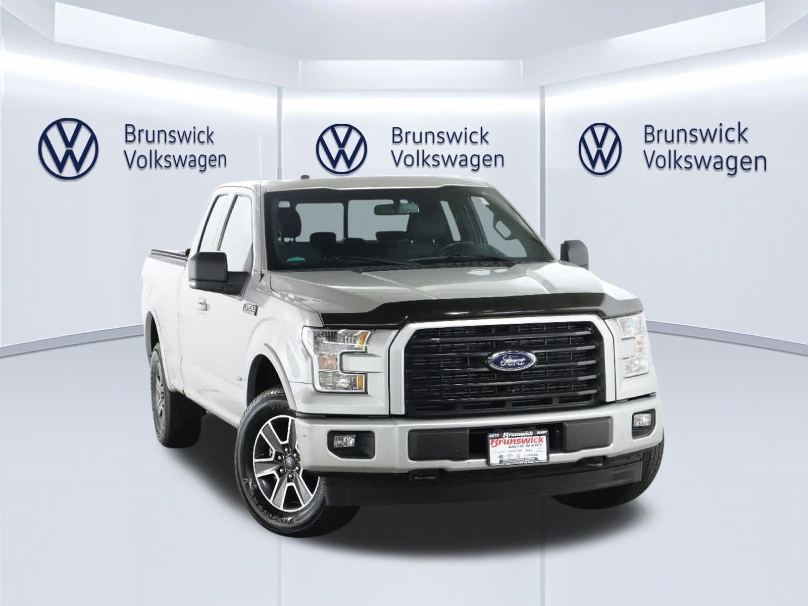 Used 2017 Ford F150 XLT w/ Equipment Group 302A Luxury AWD/4WD image 2