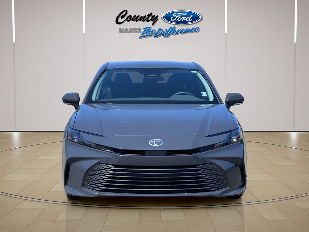 Used 2025 Toyota Camry LE FWD image 5