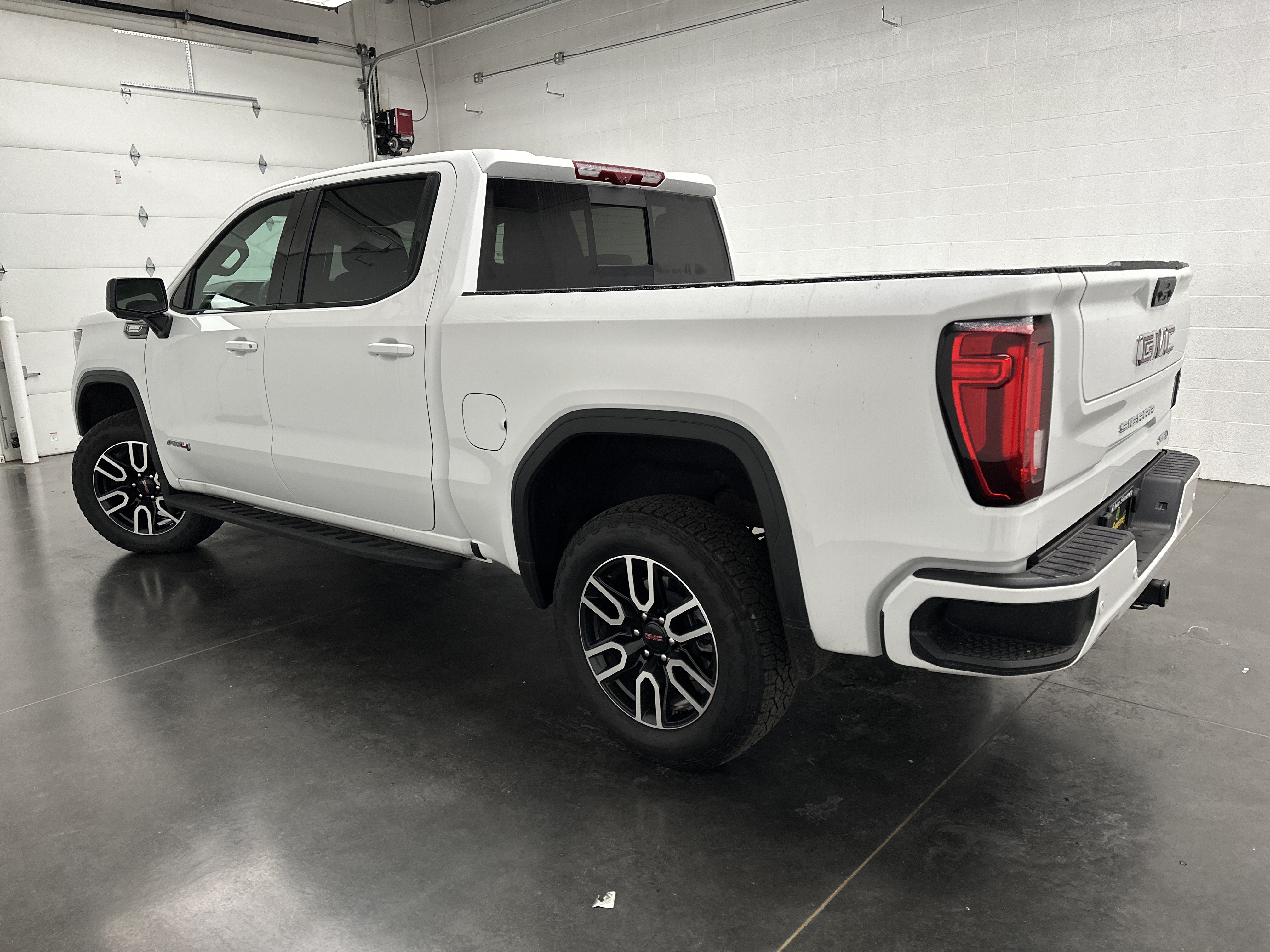Used 2026 GMC Sierra 1500 AT4 w/ AT4 Premium Package AWD/4WD image 9