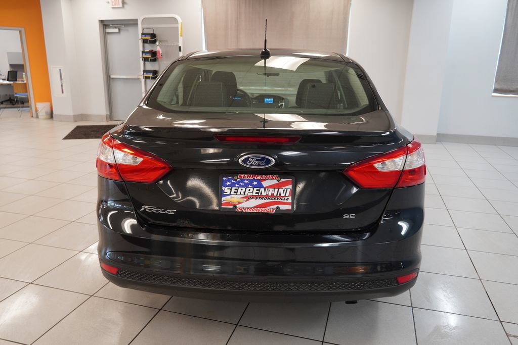 Used 2014 Ford Focus SE w/ SE Winter Package FWD image 9
