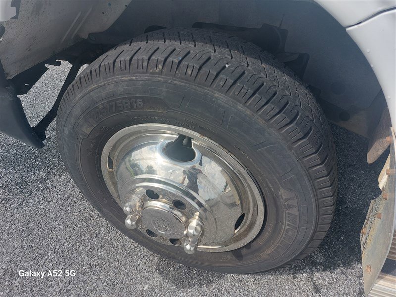 Used 2017 Chevrolet Express 4500 image 10