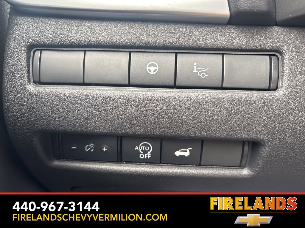 Used 2025 Nissan Rogue SL w/ Tech Package image 17