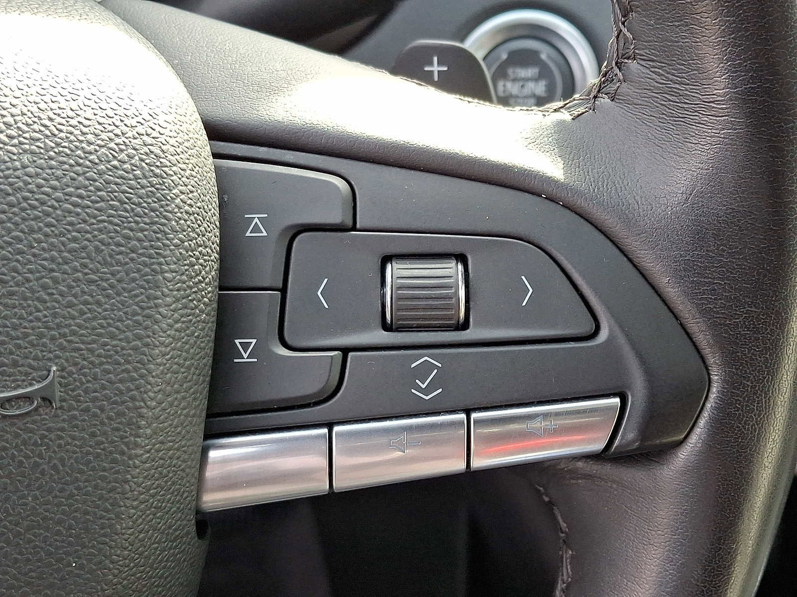 Used 2023 Cadillac XT4 Luxury w/ Cold Weather Package image 23