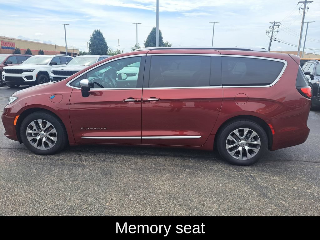 Used 2023 Chrysler Pacifica Pinnacle FWD image 6