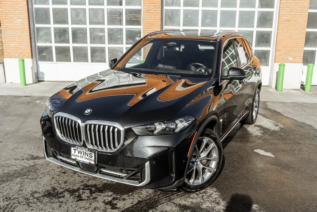 Used 2024 BMW X5 xDrive40i w/ Premium Essential Package image 2