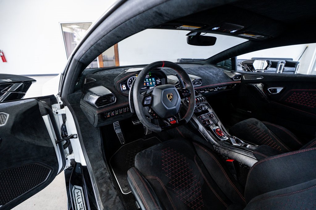 Used 2018 Lamborghini Huracan Performante image 44