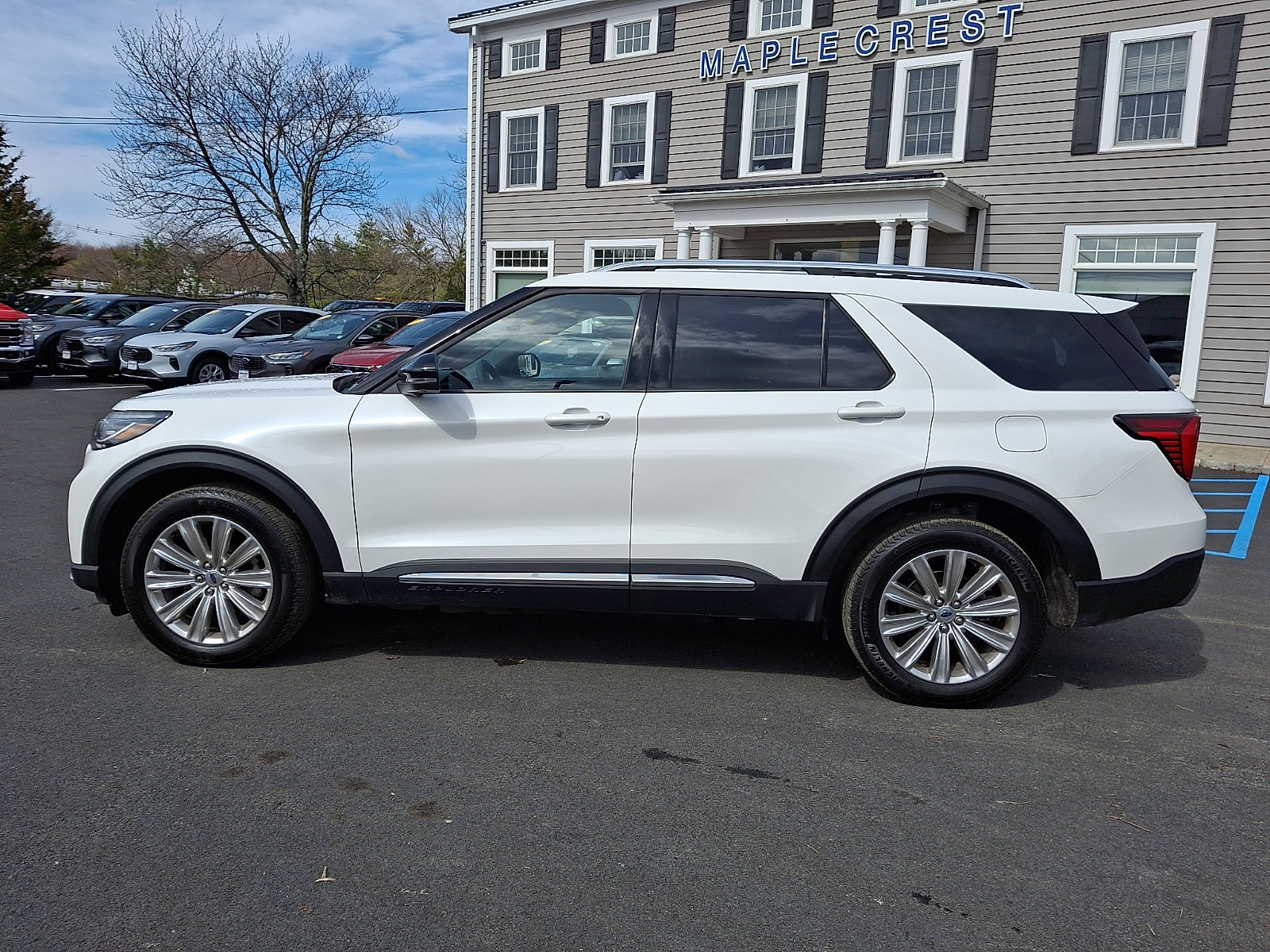 Certified 2025 Ford Explorer Platinum w/ LUX Leather Package image 8