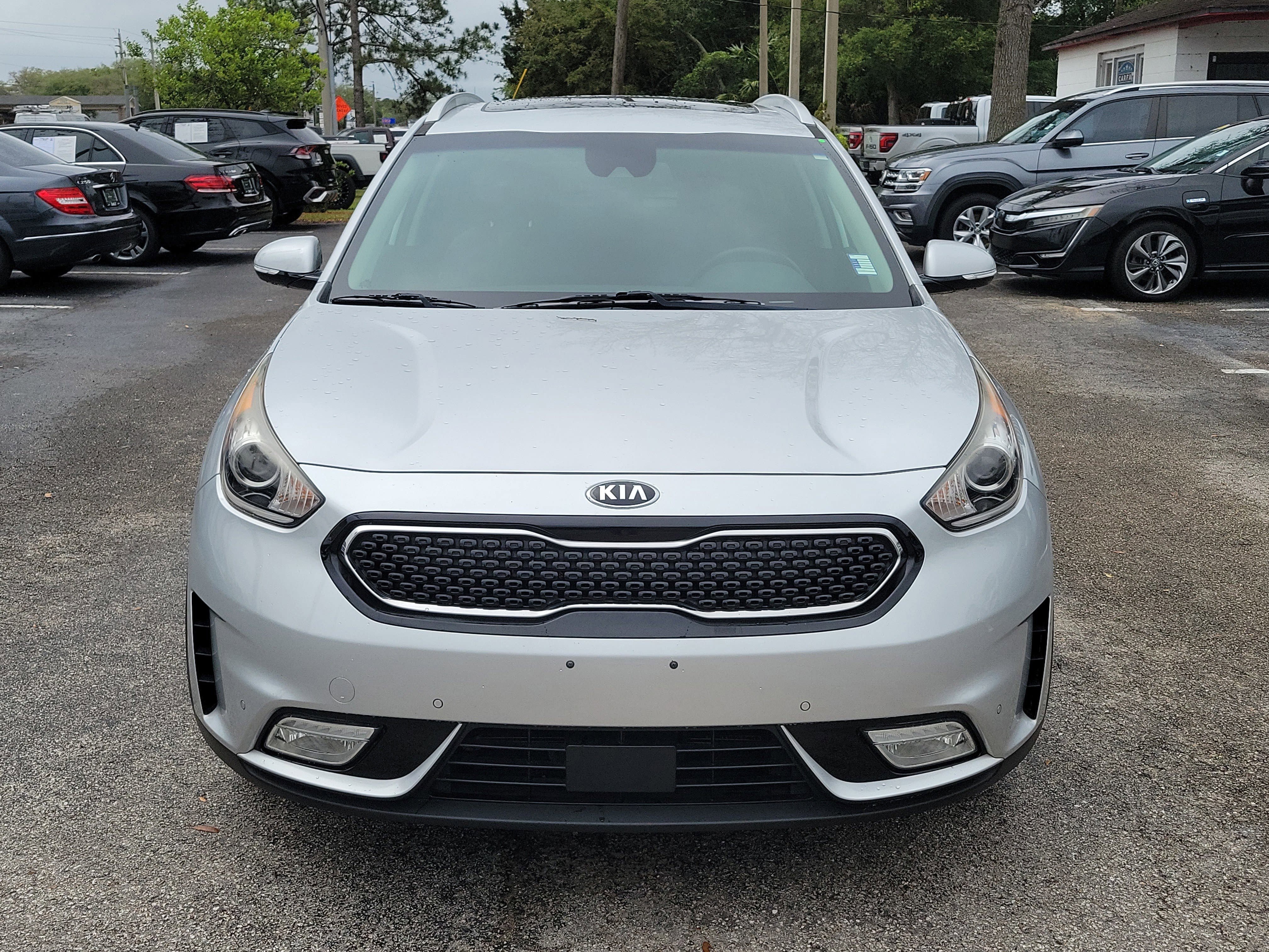 Used 2018 Kia Niro Touring FWD image 2