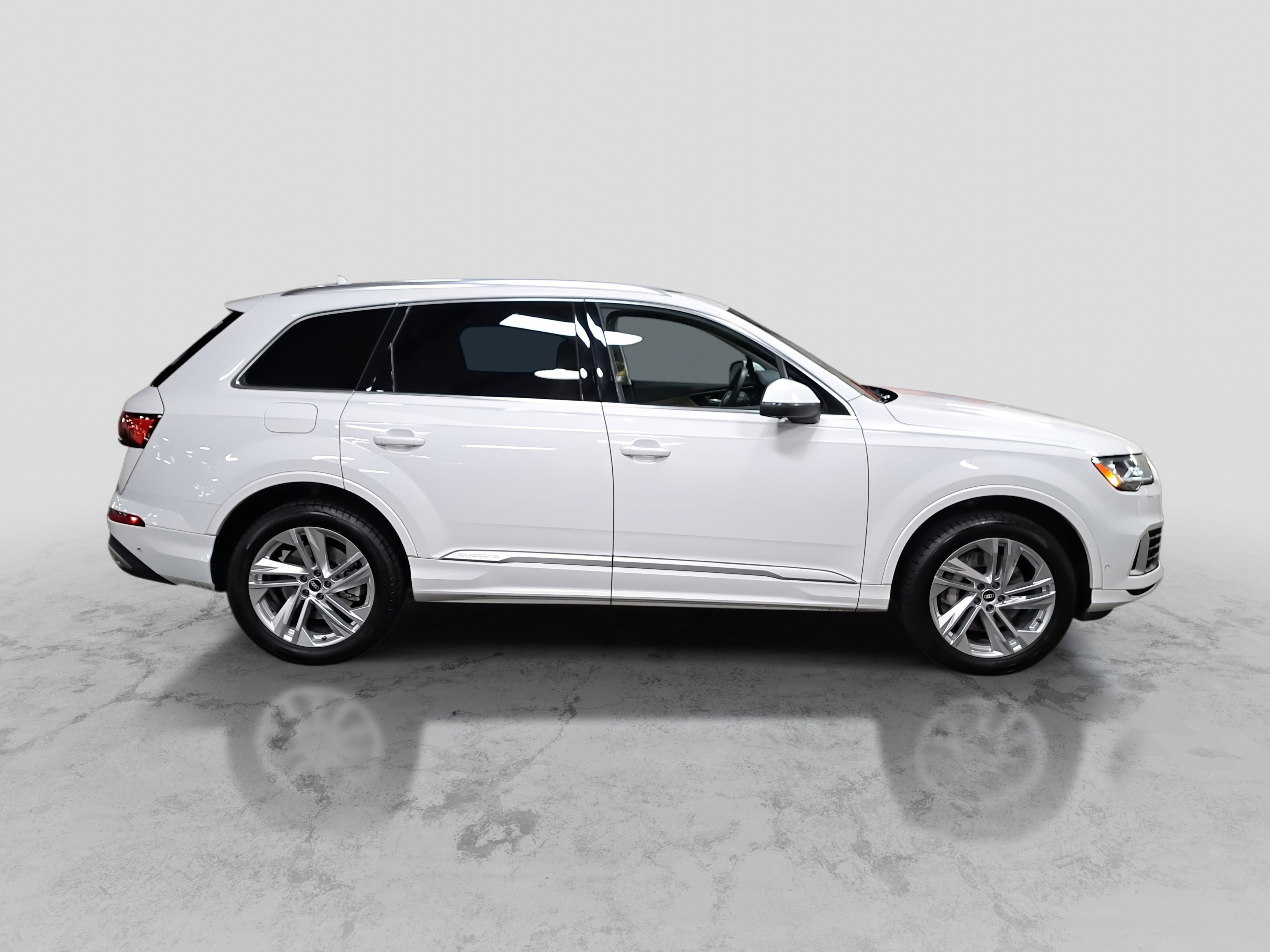 Used 2021 Audi Q7 2.0T Premium Plus w/ Premium Plus Package image 4