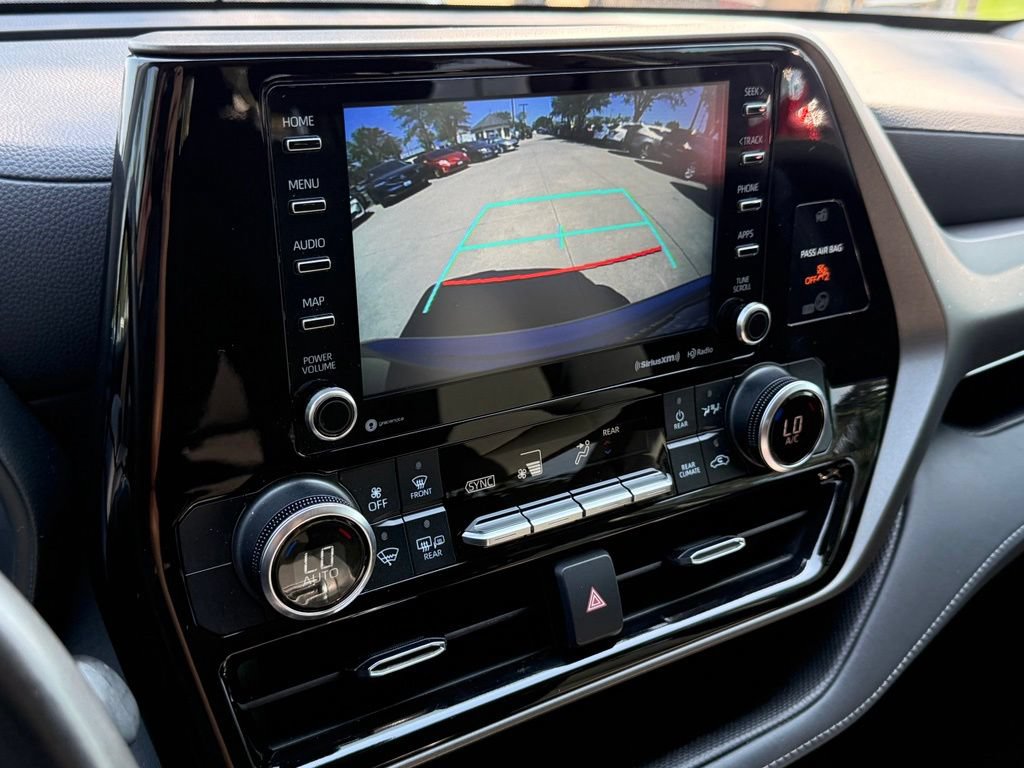 Used 2022 Toyota Highlander LE AWD/4WD image 21