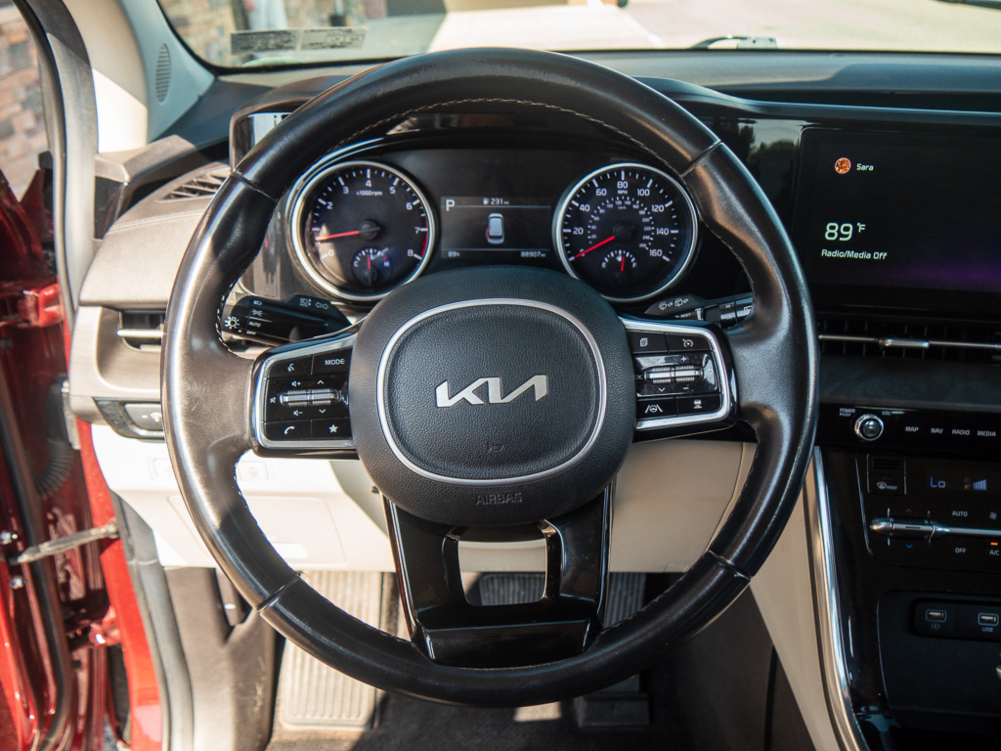 Used 2022 Kia Carnival EX FWD image 20