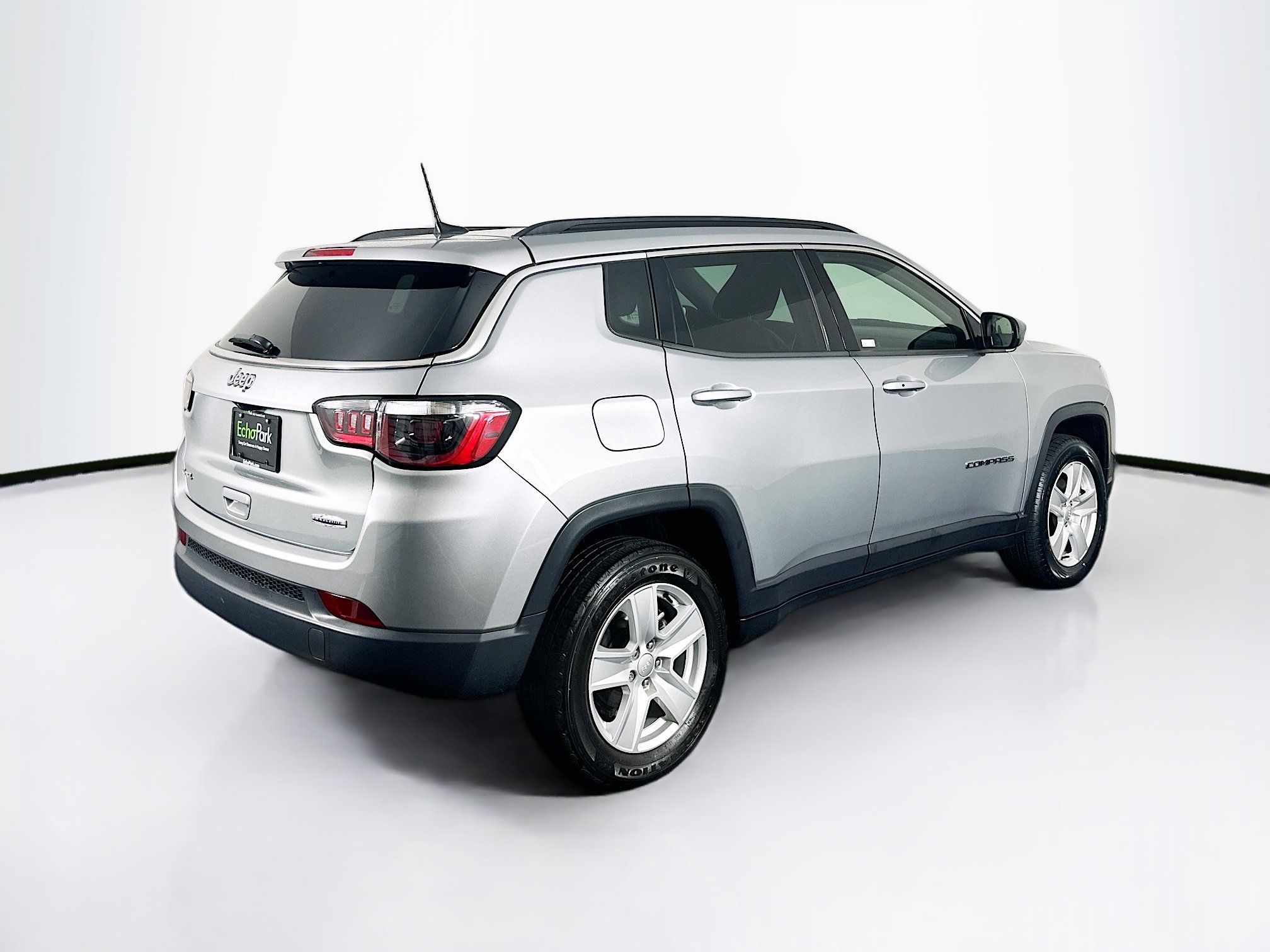 Used 2022 Jeep Compass Latitude image 9