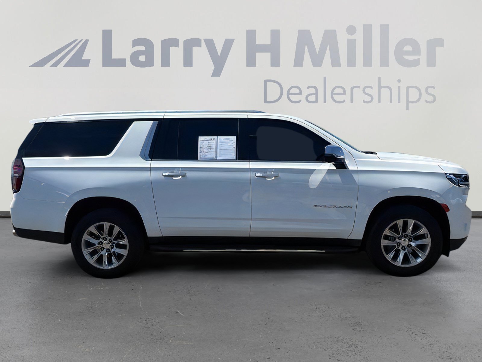 Used 2023 Chevrolet Suburban Premier AWD/4WD image 7