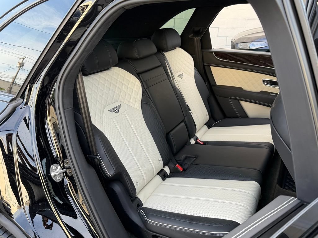 Used 2023 Bentley Bentayga AWD/4WD image 11