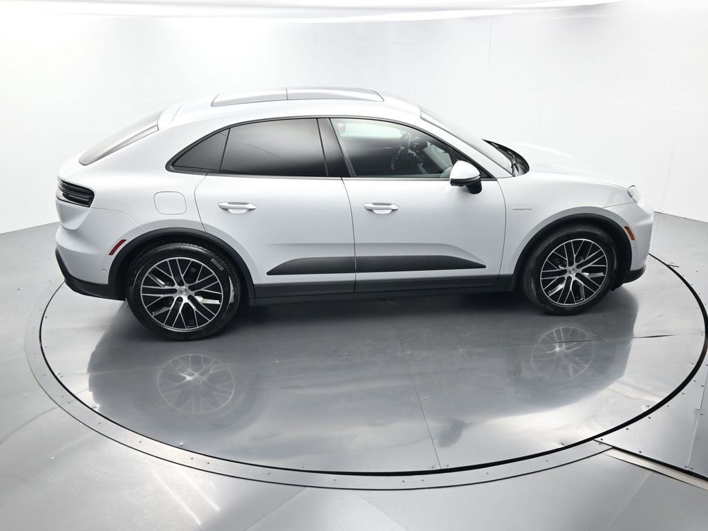 Certified 2025 Porsche Macan Electric image 41