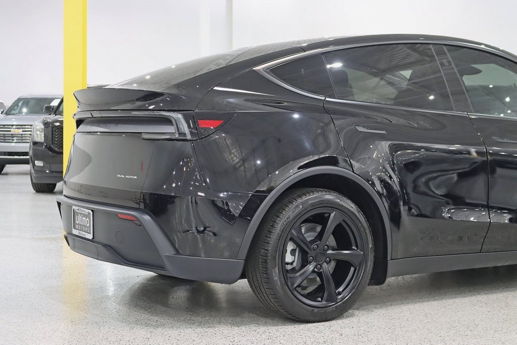 Used 2026 Tesla Model Y AWD image 10