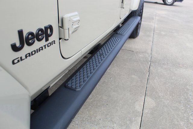 Used 2022 Jeep Gladiator Sport image 8