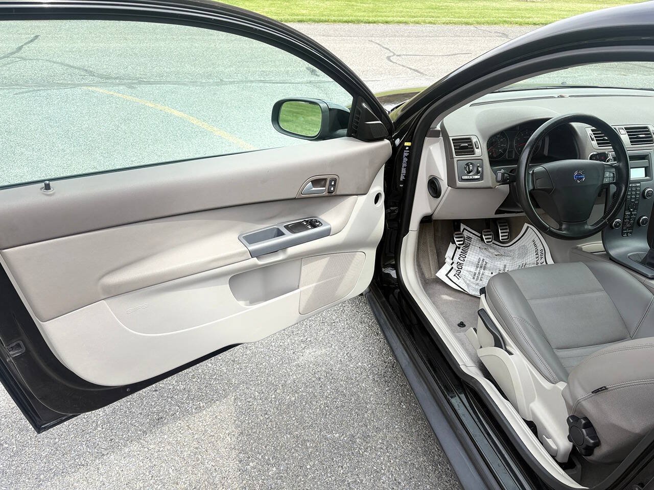 Used 2009 Volvo C30 FWD image 5