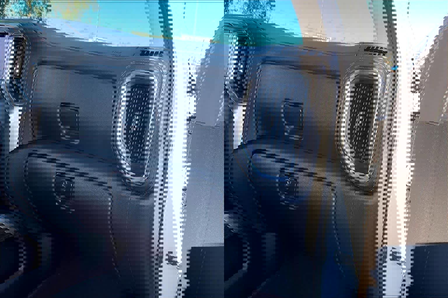 Used 2022 Chevrolet Silverado 1500 LT Trail Boss w/ Safety Package image 17