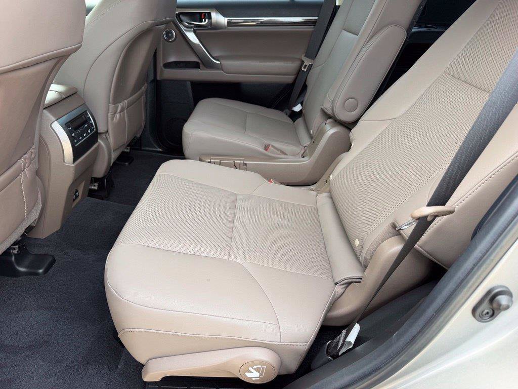 Used 2023 Lexus GX 460 Premium w/ Accessory Package AWD/4WD image 10
