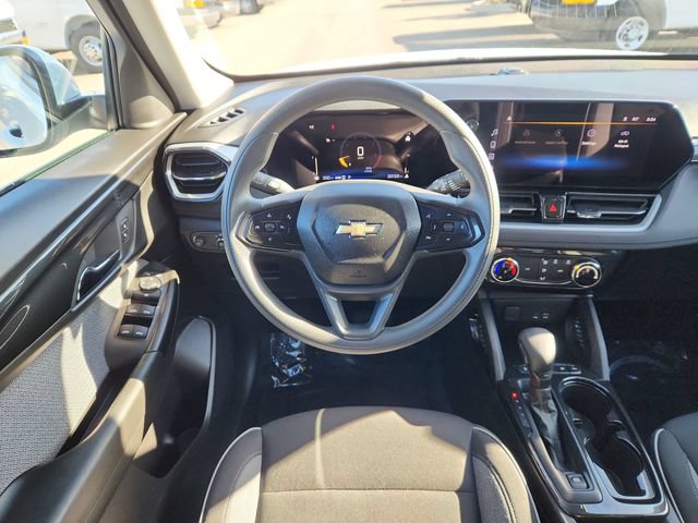 Used 2025 Chevrolet TrailBlazer LT AWD/4WD image 23