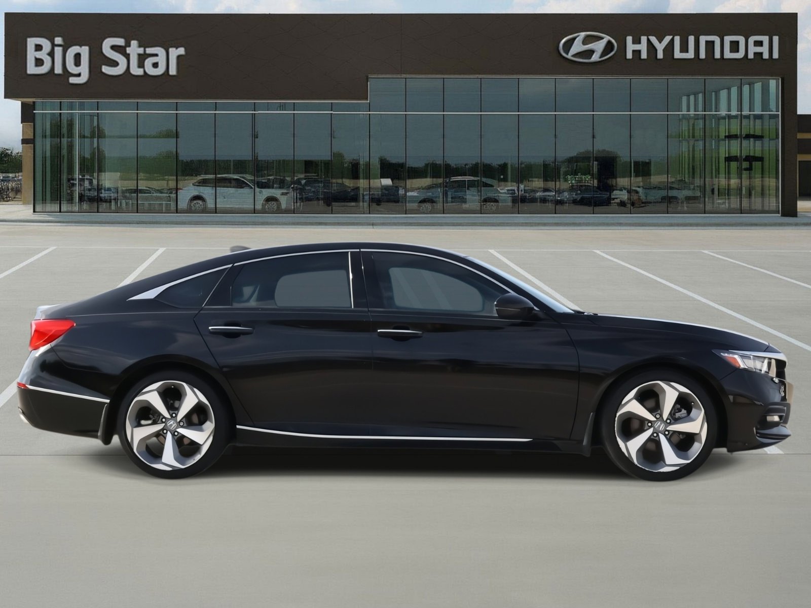 Used 2018 Honda Accord Touring image 5