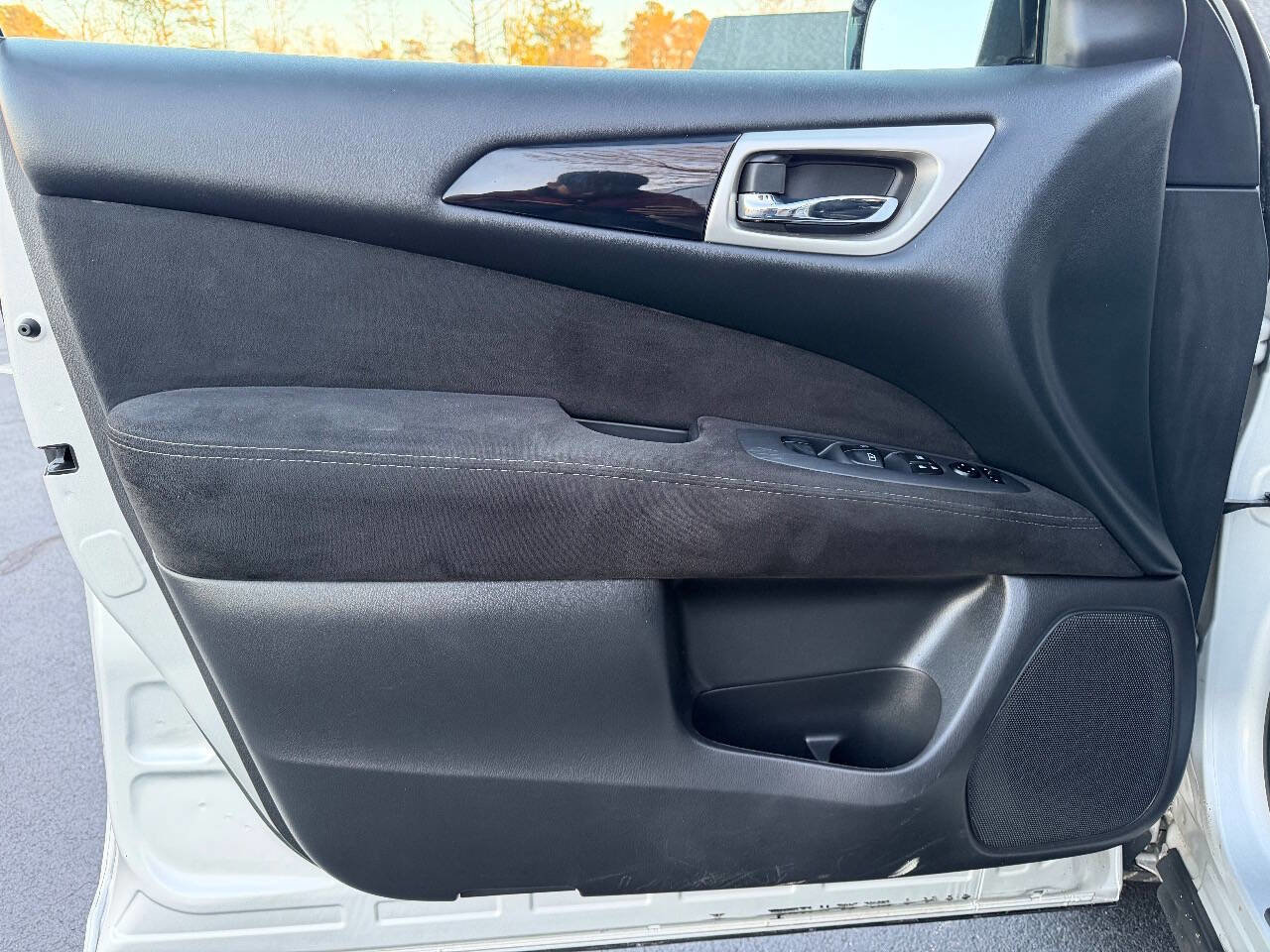 Used 2014 Nissan Pathfinder SV image 10