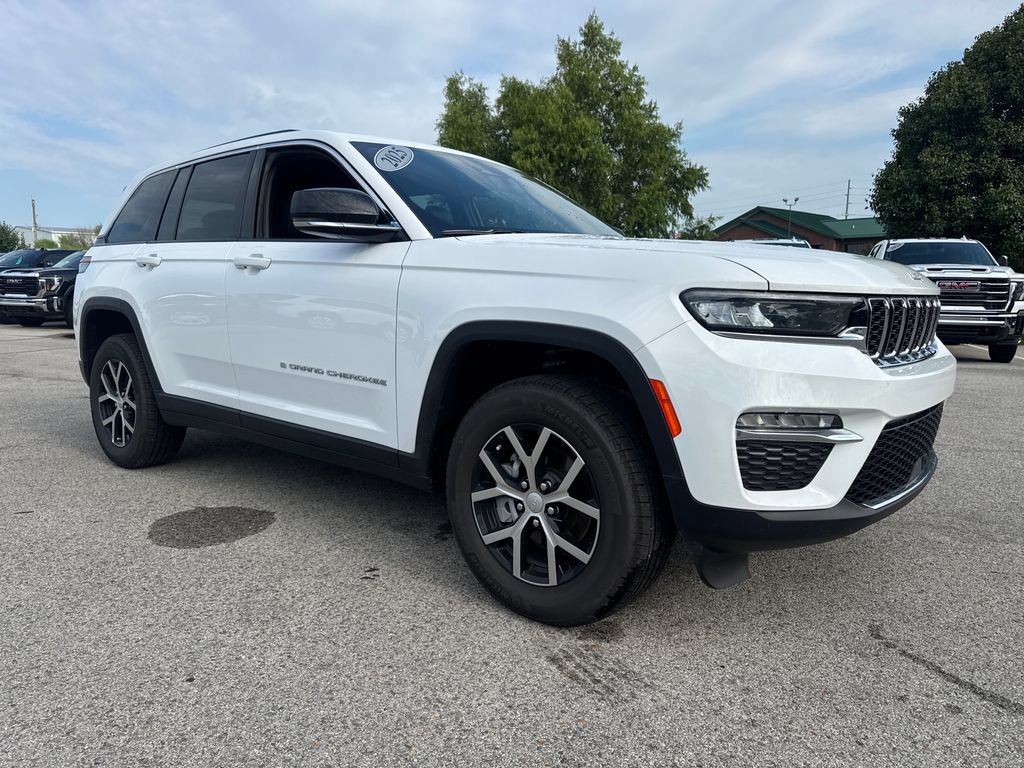 Used 2025 Jeep Grand Cherokee Limited AWD/4WD image 10